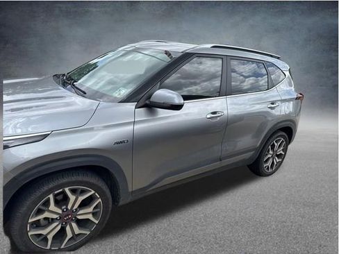 Used 2021 Kia Seltos SX w/ SX Sunroof Package AWD/4WD image 2