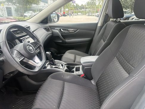 Used 2020 Nissan Rogue SV FWD image 10