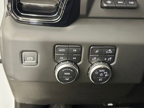 Used 2024 GMC Sierra 2500 AT4X image 19