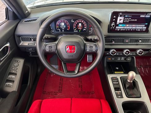 Used 2025 Honda Civic Type R image 32