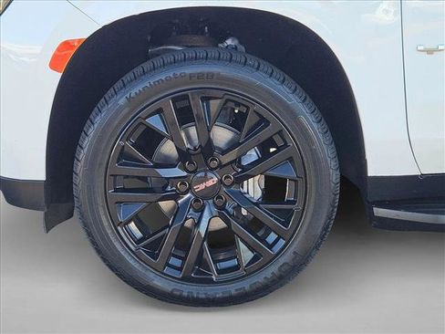Used 2022 GMC Yukon XL SLE w/ Gmc Pro Safety Plus Package image 24