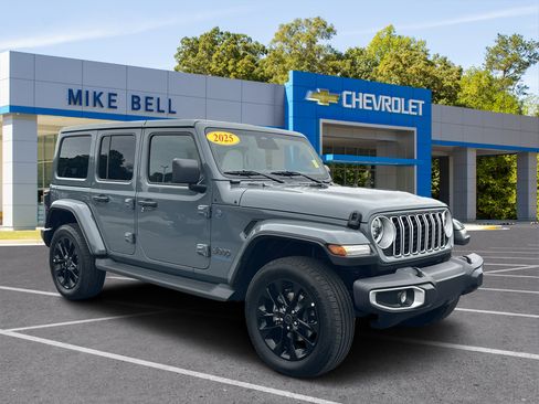 Used 2025 Jeep Wrangler Unlimited Sahara AWD/4WD image 1