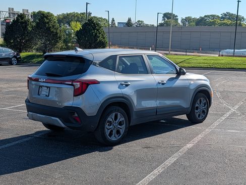 Certified 2025 Kia Seltos LX AWD/4WD image 4