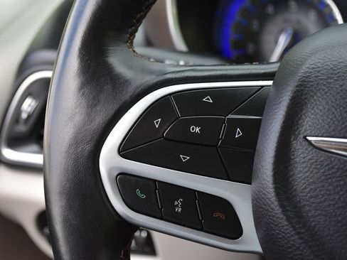 Used 2019 Chrysler Pacifica Touring-L Plus FWD image 14