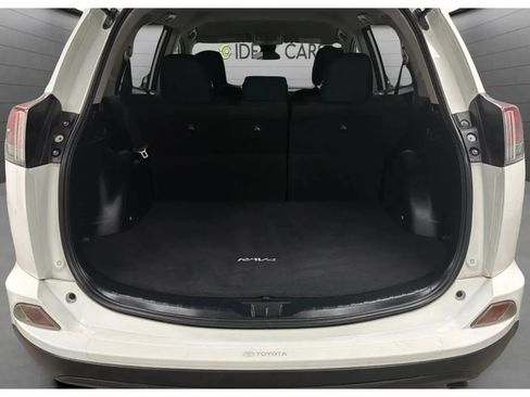 Used 2017 Toyota RAV4 LE w/ Carpet Mat Package AWD/4WD image 18