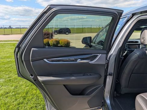 Used 2021 Cadillac XT5 Premium Luxury AWD/4WD image 12