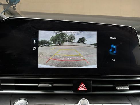 Used 2025 Hyundai Elantra SEL FWD image 34