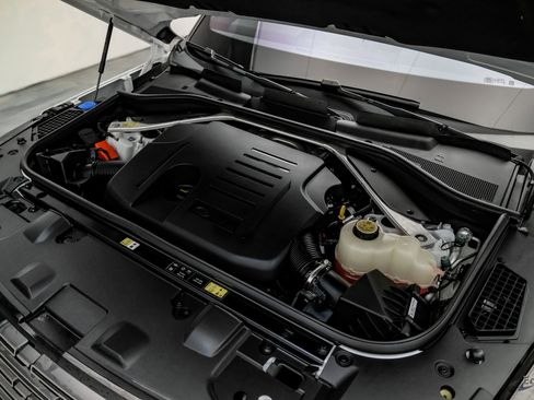 Used 2023 Land Rover Range Rover SE image 96