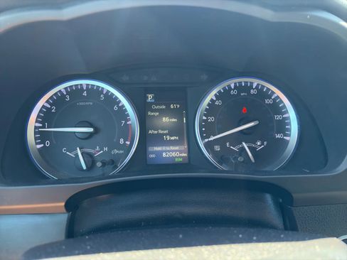 Used 2017 Toyota Highlander Limited AWD/4WD image 10