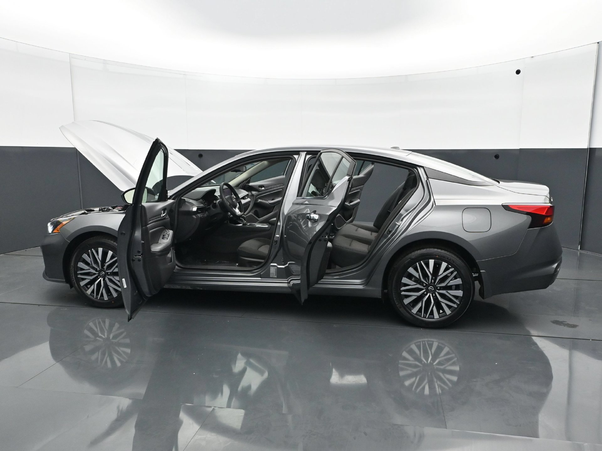 Used 2024 Nissan Altima 2.5 SV AWD/4WD image 28