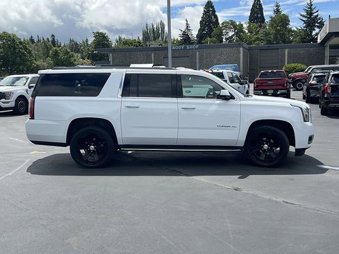 Used 2017 GMC Yukon XL SLT AWD/4WD image 5
