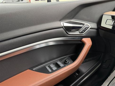 Used 2024 Audi Q8 e-tron Premium Plus image 26