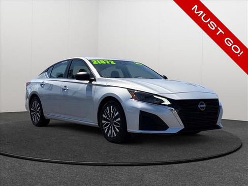 Used 2024 Nissan Altima 2.5 SV FWD image 5