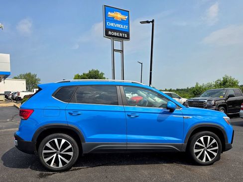 Used 2023 Volkswagen Taos SE FWD image 8