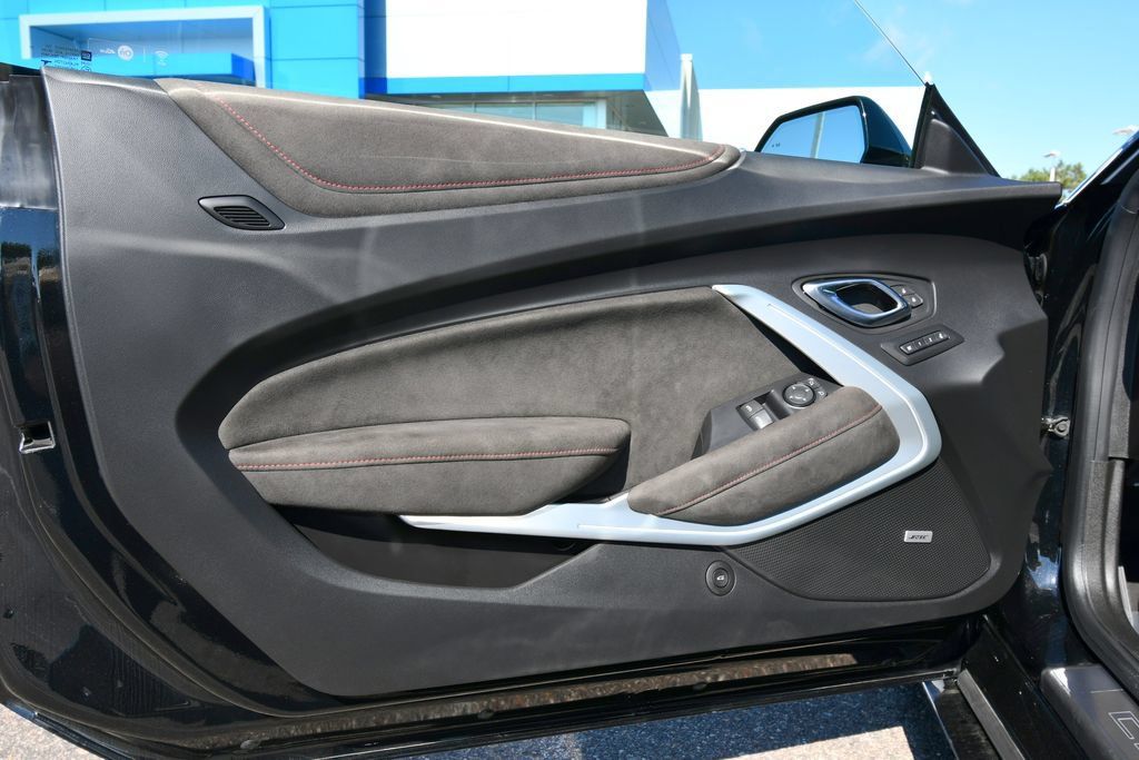 Used 2017 Chevrolet Camaro ZL1 RWD image 10