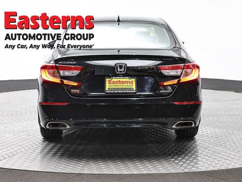Used 2018 Honda Accord Touring image 6