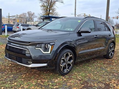 Certified 2025 Kia Niro EX Touring image 3