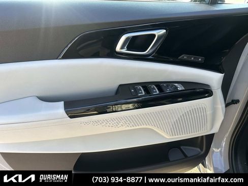 Used 2022 Kia Carnival SX image 20