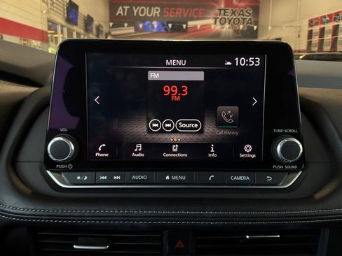 Used 2025 Nissan Rogue SV FWD image 29