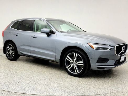 Used 2019 Volvo XC60 T5 Momentum w/ Premium Package image 3