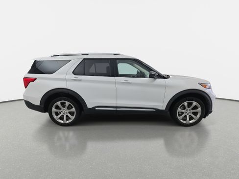 Used 2020 Ford Explorer Platinum w/ Premium Technology Package image 2