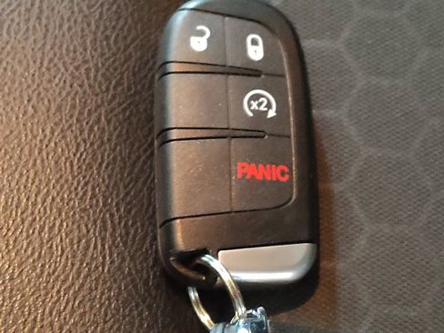 Used 2018 Jeep Compass Latitude w/ Popular Equipment Group FWD image 32