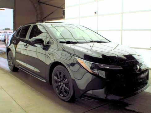 Used 2021 Toyota Corolla LE FWD image 2
