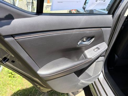 Used 2023 Nissan Sentra SR w/ SR Premium Package FWD image 9