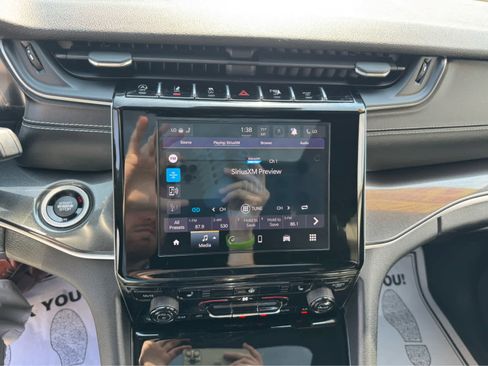 Used 2022 Jeep Grand Cherokee L Laredo image 24