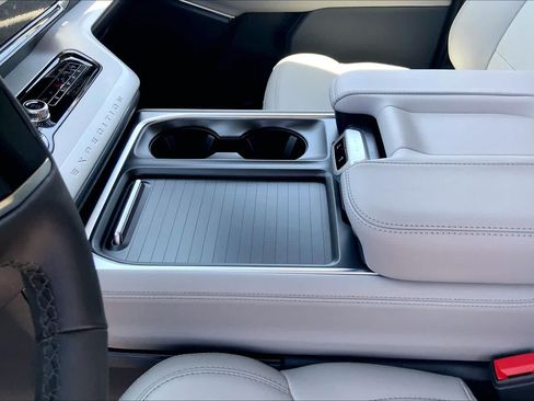 New 2026 Ford Expedition Active RWD image 7