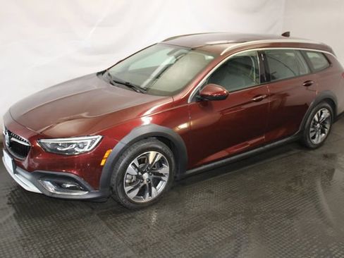 Used 2018 Buick Regal Preferred w/ Sights and Sounds Package AWD/4WD image 2