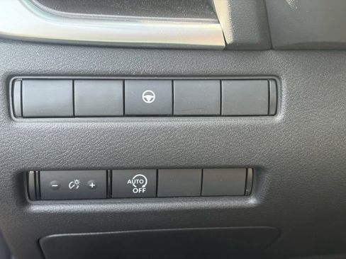 Used 2023 Nissan Rogue SV image 10