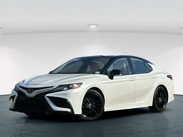 Used 2021 Toyota Camry XSE w/ Carpet Mat Package (TMS) FWD image 2