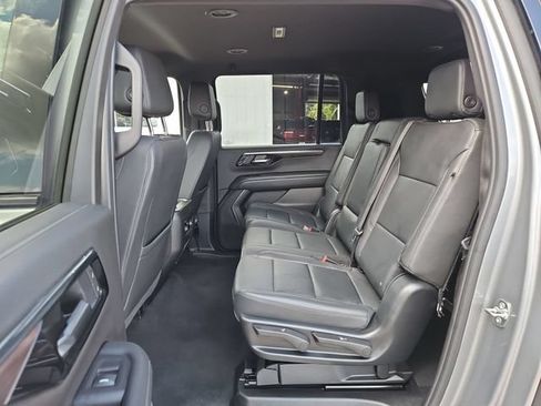 Used 2025 Chevrolet Suburban Z71 AWD/4WD image 25