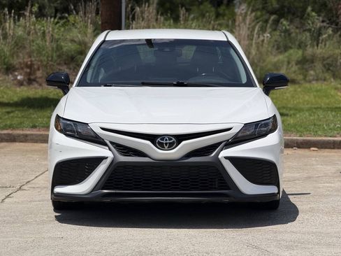 Used 2021 Toyota Camry SE w/ Convenience Package FWD image 4