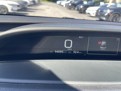 Used 2022 Toyota Prius XLE w/ Premium Convenience Package FWD image 11