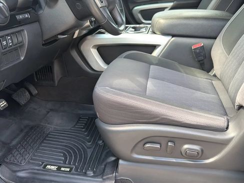 Used 2020 Nissan Titan SV w/ SV Convenience Package AWD/4WD image 21