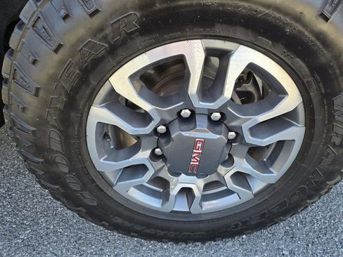 Used 2022 GMC Sierra 2500 SLT w/ SLT Convenience Package image 19