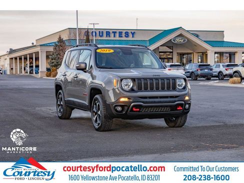 Used 2019 Jeep Renegade Trailhawk image 1