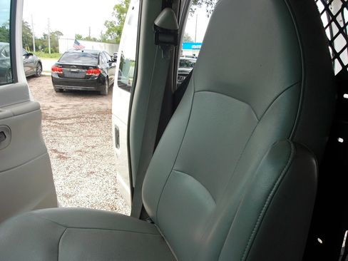 Used 2003 Ford E-250 and Econoline 250 Extended RWD image 17