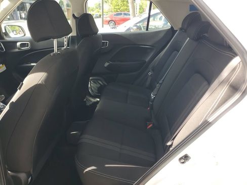 Used 2021 Hyundai Venue SEL FWD image 9