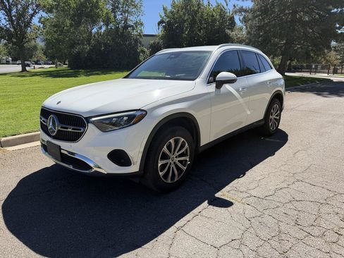 Used 2023 Mercedes-Benz GLC 300 4MATIC image 2