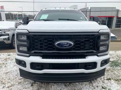 Used 2025 Ford F250 XL w/ STX Appearance Package image 2