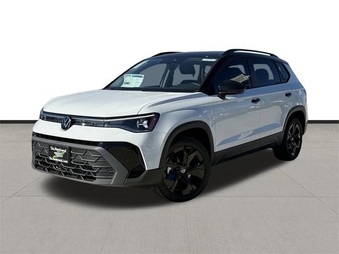 New 2026 Volkswagen Taos SE image 1