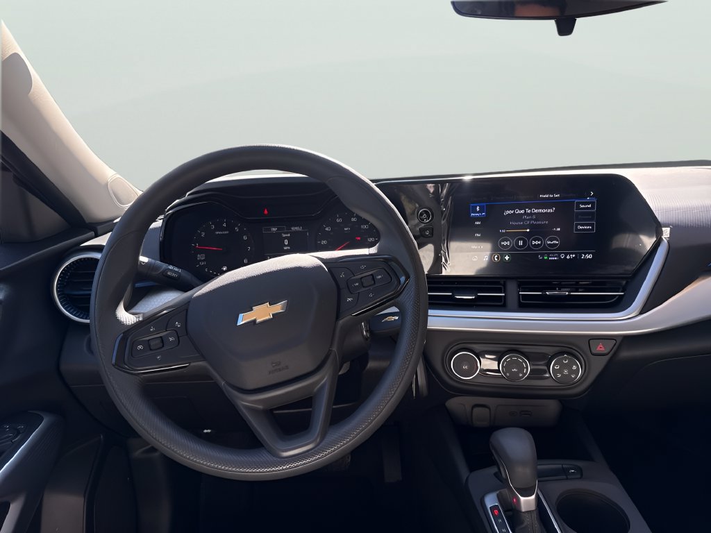 Used 2025 Chevrolet Trax LS FWD image 17