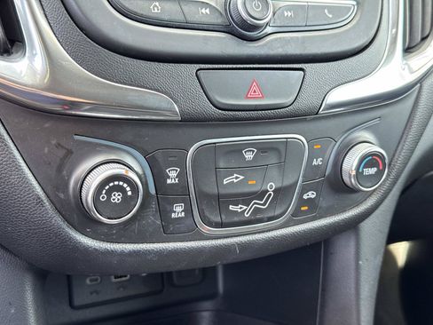Used 2020 Chevrolet Equinox LT FWD image 16