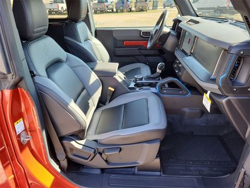 Used 2024 Ford Bronco Black Diamond image 25