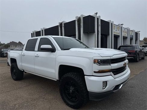 Used 2018 Chevrolet Silverado 1500 LT w/ Texas Edition image 4