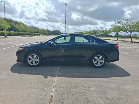 Used 2014 Toyota Camry SE FWD image 3