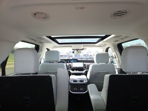 Used 2025 Ford Expedition Platinum w/ Driver's Package image 14